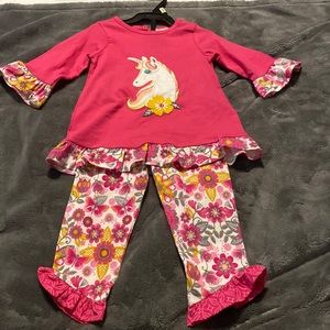Host pick 🎉 Jumping fences unicorn and floral set size 18m nwot